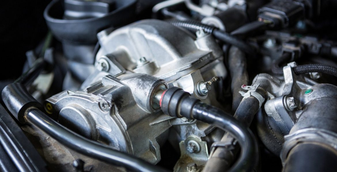 close-up-car-engine_1170-1499